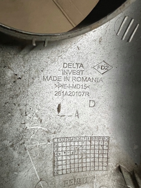 фото №5, Решётка противотуманной фары правая-левая sandero ii 261a20107r