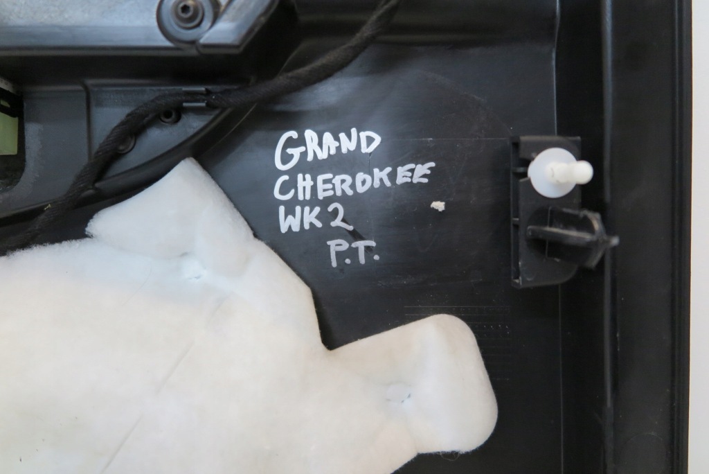 фото №8, Обшивка обивка дверь правый задняя jeep grand cherokee wk2