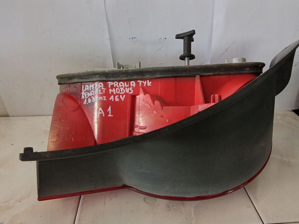 фото №4, Лампа правая задняя 8200212204 renault modus 1.6benz 16v a1