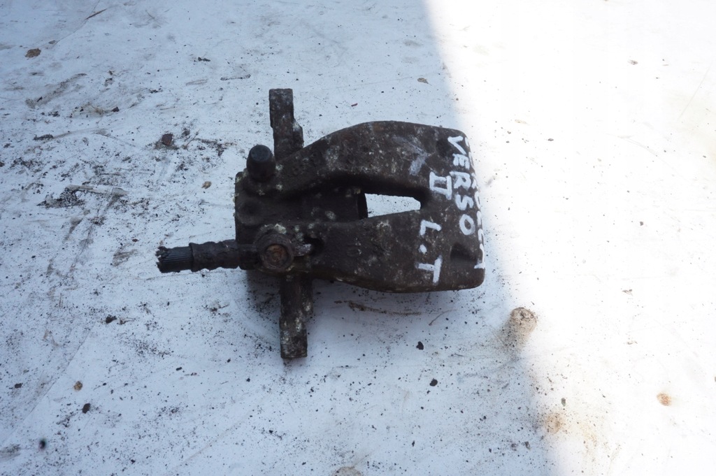 фото №1, Супорт лівий задня toyota corolla verso ii 2