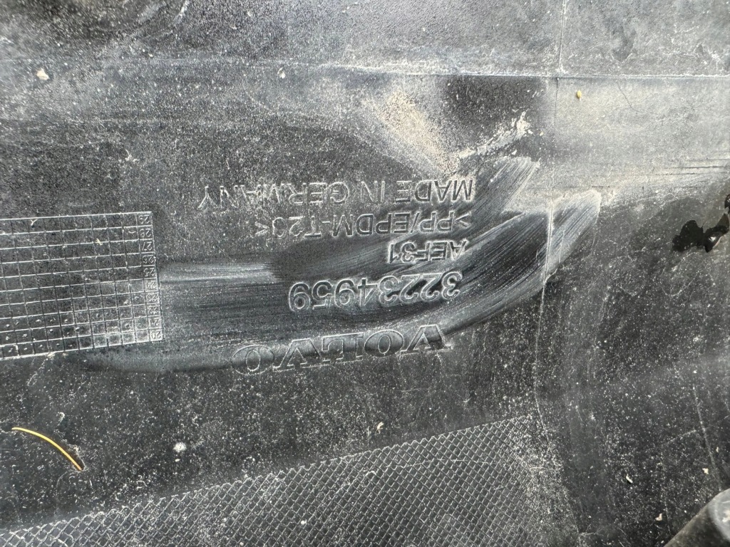 фото №11, Volvo xc60 xc-60 ii 2 lift 21- r-design решітка середня бампера передня