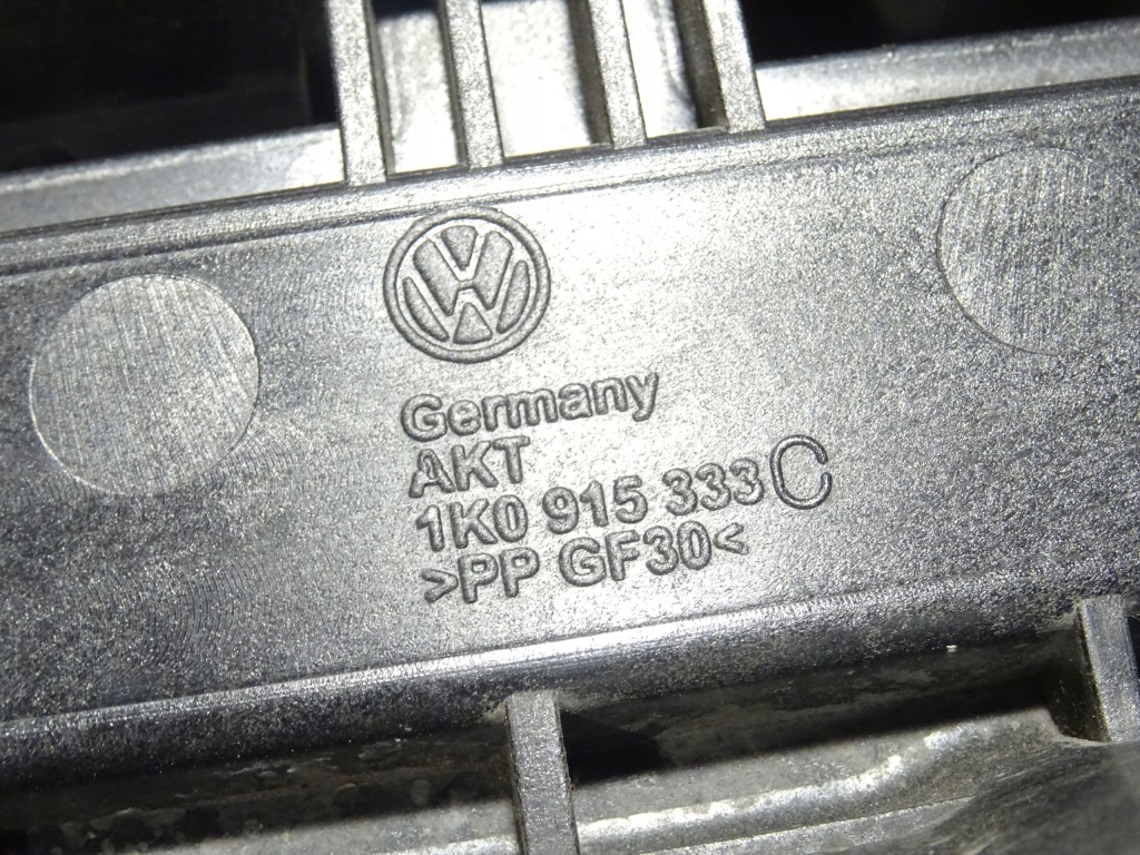 Основание корпус аккумулятор vw golf v 5 1k0 1.6 fsi 1k0915333c Киев