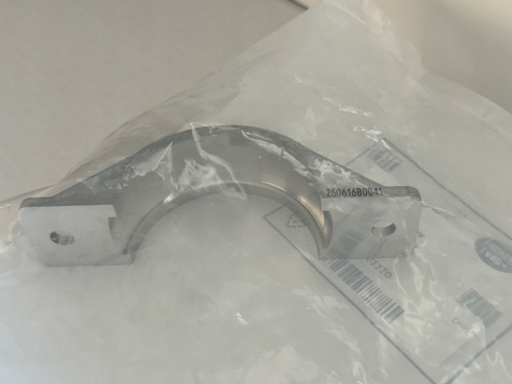 фото №4, Хомут крепления полуось перед 2,0 land rover range rover j9c33469, lr161110