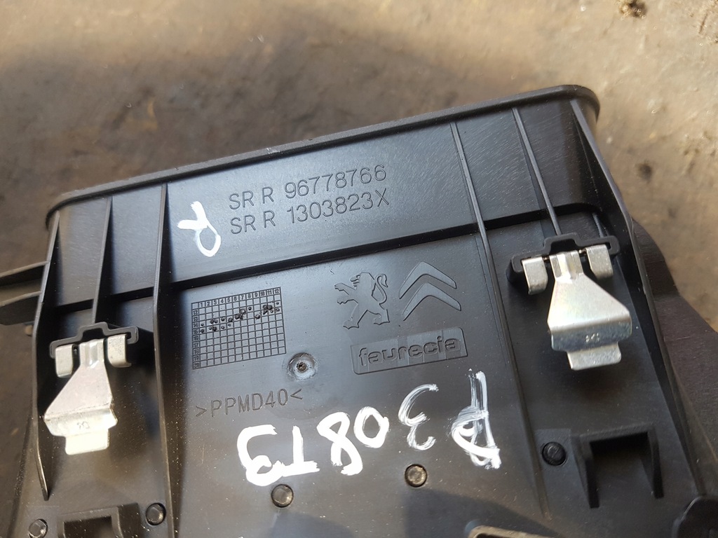 фото №5, Peugeot 308 t9 решётка обдув консоли правая