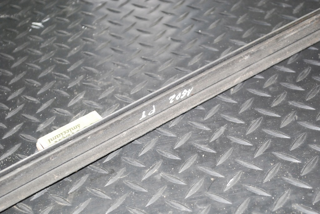 фото №9, Audi a8 d2 молдинг уплотнитель правый задняя хром