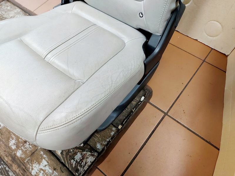 фото №7, Peugeot 5008 1 i сиденье 2 ii ряд правый задняя задний кожа кожаный