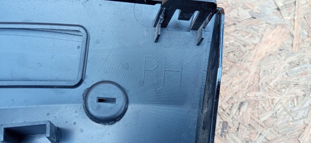 фото №10, Nissan ariya 22- молдинг накладка крила правий задня 938285mp5a