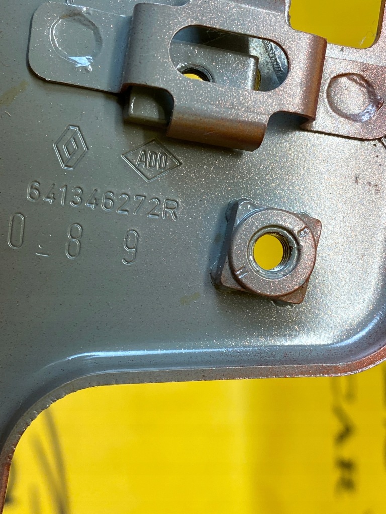 фото №3, Кронштейн кронштейн крила перед правий renault clio v tennp