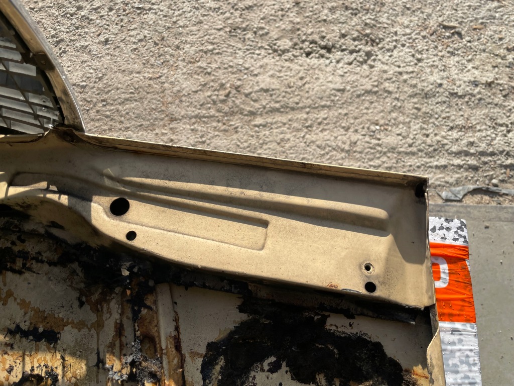 Капот mercedes w123 циліндр замка запалювання без  іржа Зі Шроту