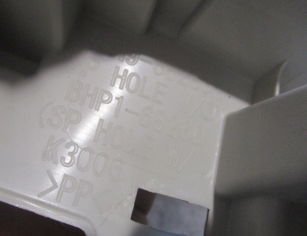 фото №5, Молдинг захист пластик стійка задня ліва лівий mazda 3 iii bm bhn9-68260