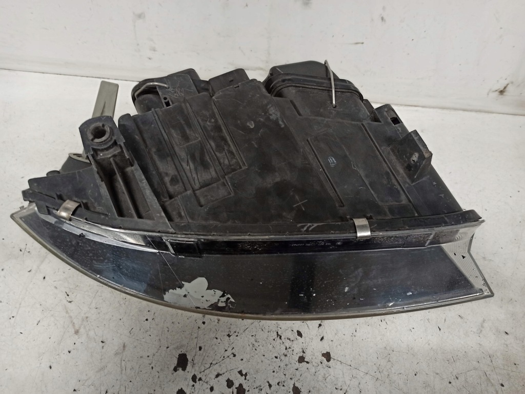 фото №14, Audi a4 b6 cabrio лампа права передня 8h0941004p