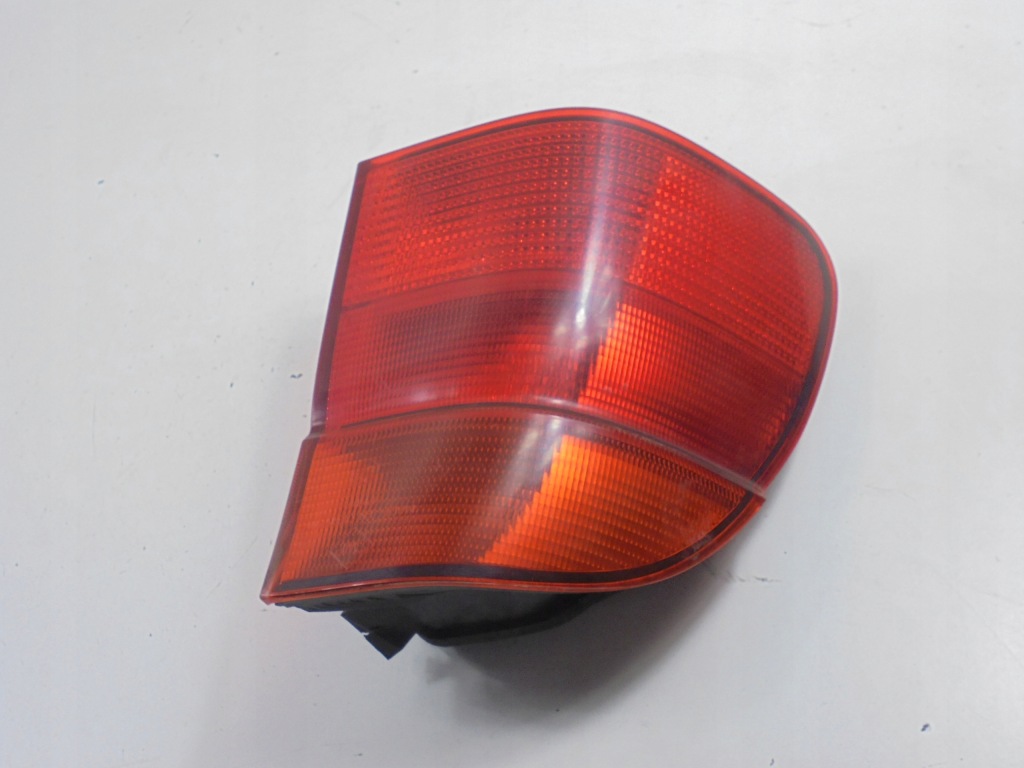 Bmw 5 e39 97-00 лампа задня ліва kombi 8371324 + вкладиш ламповий Ціна