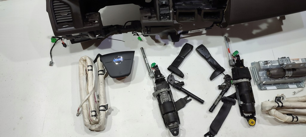 фото №5, Volvo xc60 панель приладів консоль подушка безпеки подушки безпеки ремені