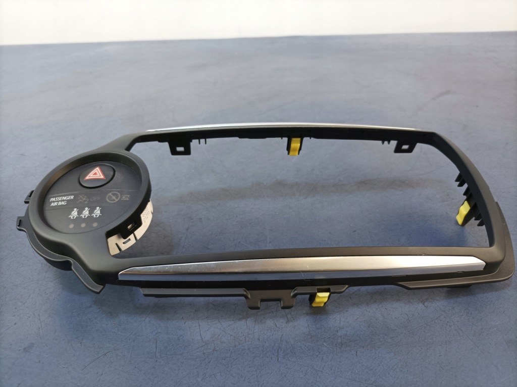 фото №3, Toyota yaris iii lift рамка dekor перемикача