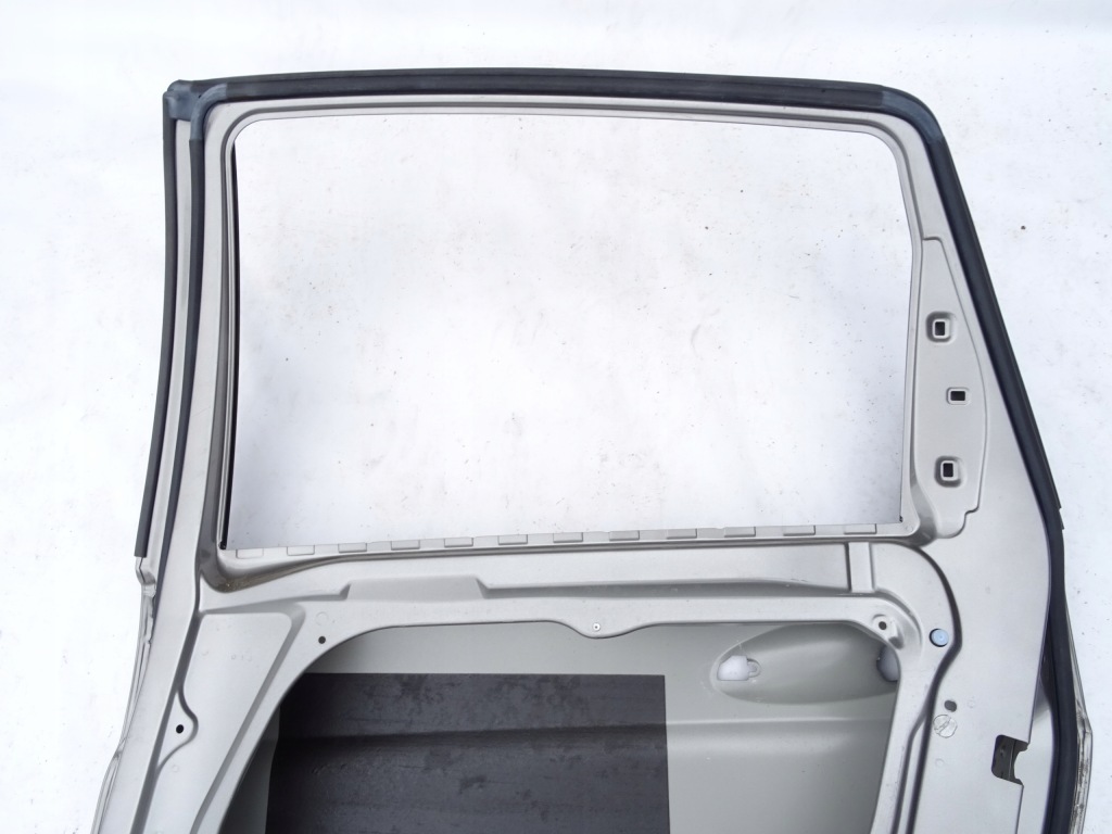 Дверь правое  правый  задний mercedes w245 245 b-klasa Киев