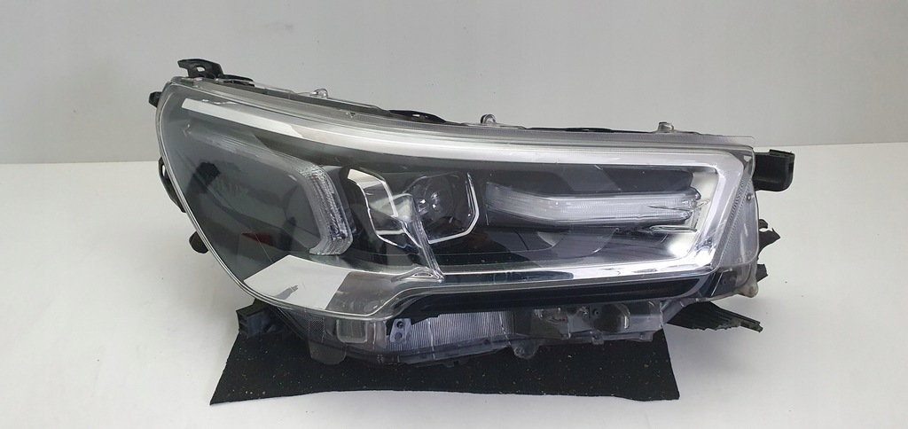 фото №1, Toyota hilux viii lift лампа права full led