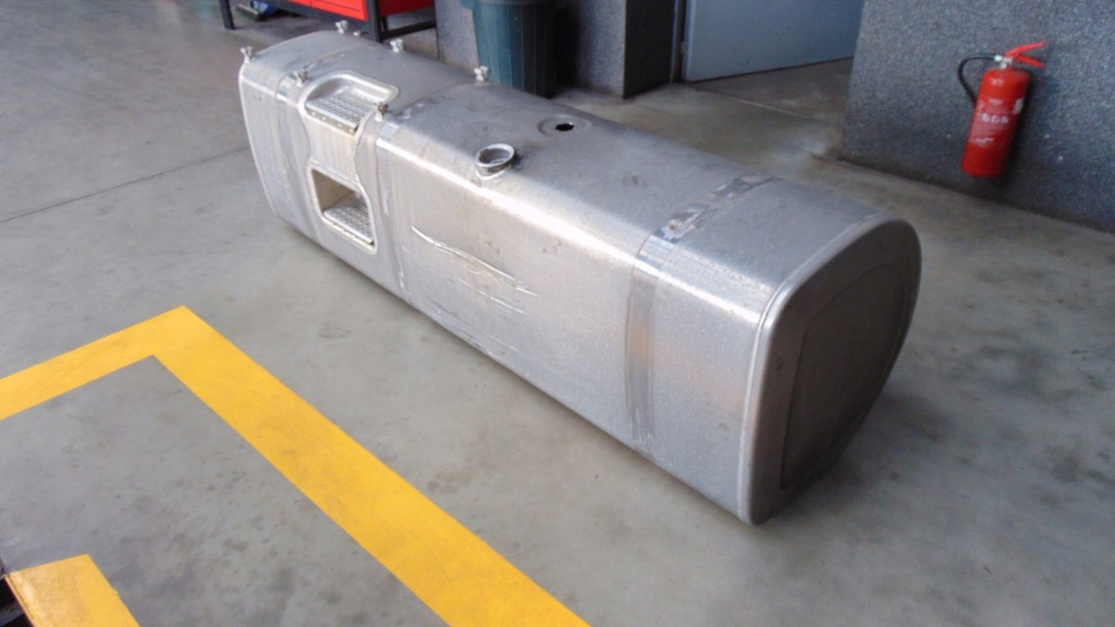 Купити Бак пального volvo 21442020 / 900l 2szt.