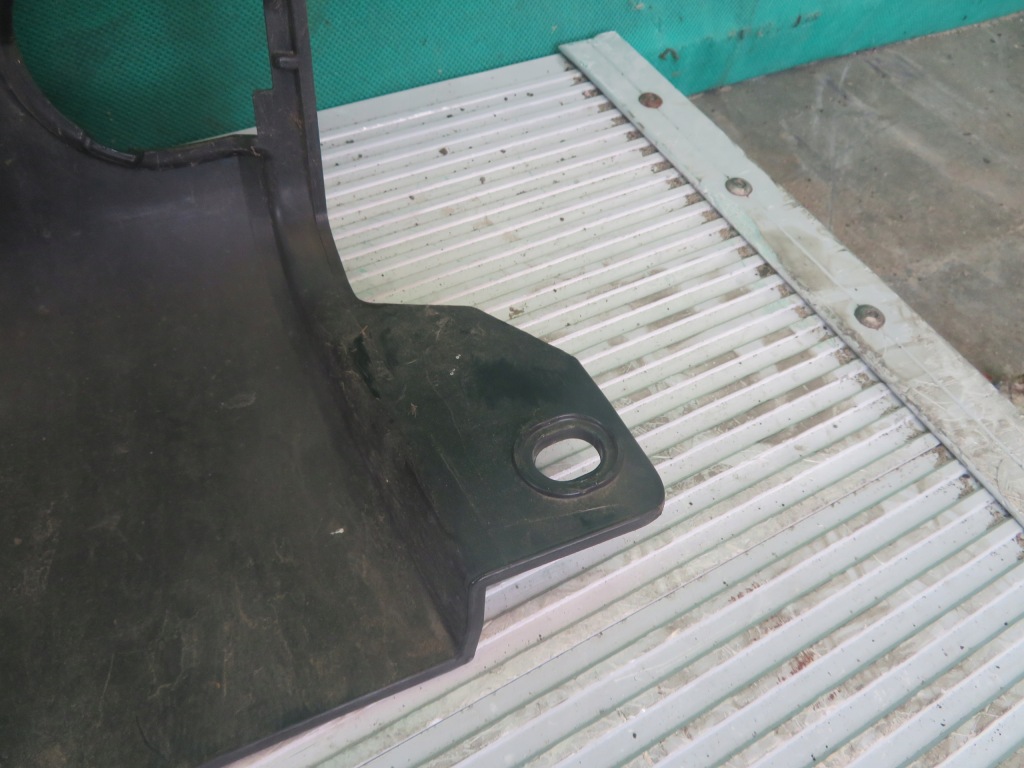 фото №15, Обшивка бампера рамка середина scania g410 23r