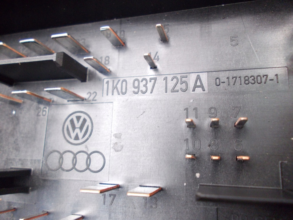 фото №6, Коробка запобіжників skoda octavia 2 04-08 1k0937125a