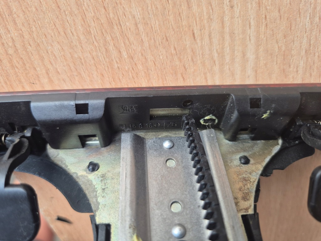 Bmw e38 кронштейн на напої чашки cup тримач 51168160476 8160476 панель  перед Оригінал