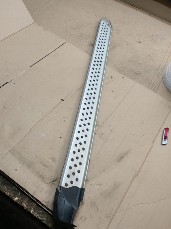 фото №1, Duster ii молдинг порог правая = левая порог оригинальный номер