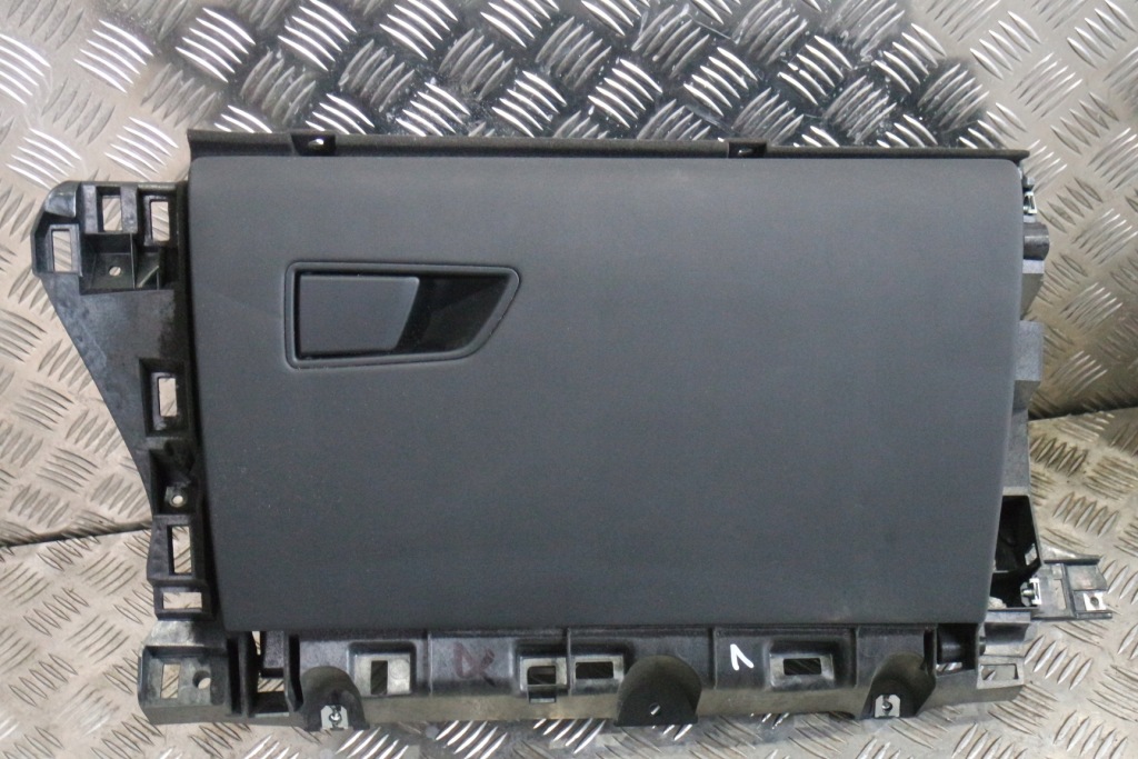 фото №1, Бардачок пассажира maserati levante кожа