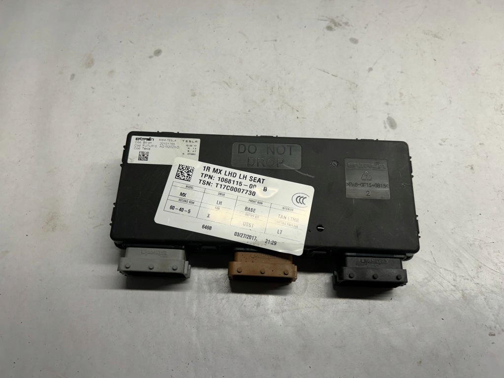 Купити Tesla model x 2015- модуль передній лівого  сидіння 1068115-00-b