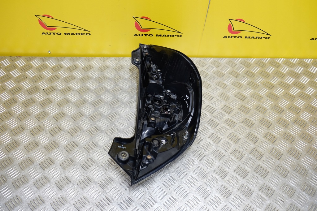 фото №9, Toyota prius c lift 2017- лампа задняя левая usa