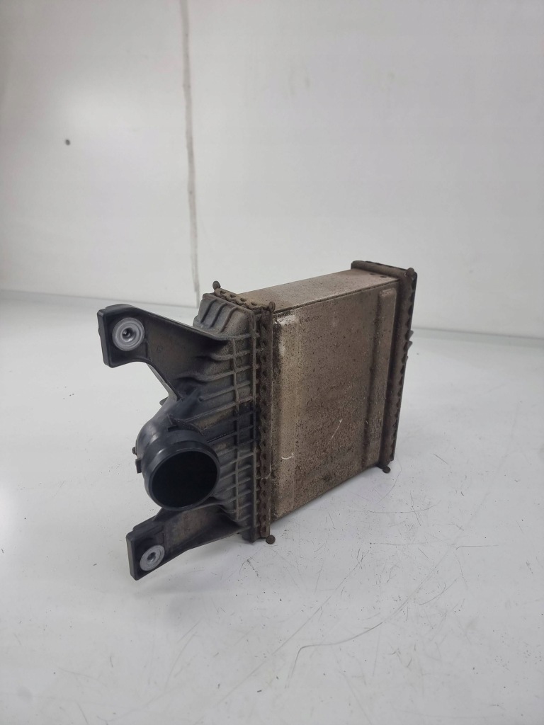 Интеркулер land rover discovery 5 fpla6k775ab Оригинал