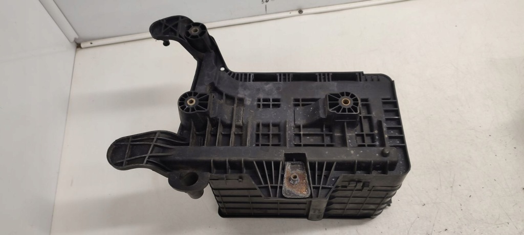 фото №12, Корпус основание аккумулятор vw touran 1,9 tdi