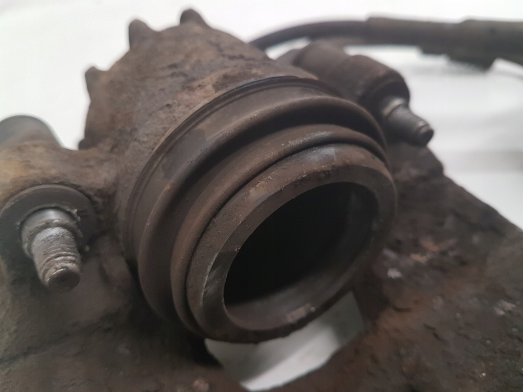 фото №12, Peugeot 5008 i суппорт тормозной правый левый перед