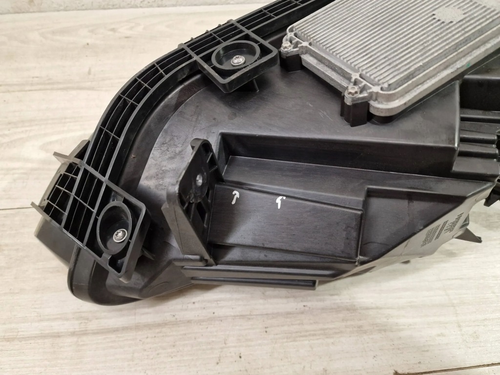 Купити Tesla x лампа передня ліва led eu 1034318-00-dprzednie