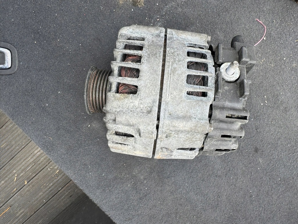 фото №1, Генератор bmw i 1 e87 7802261