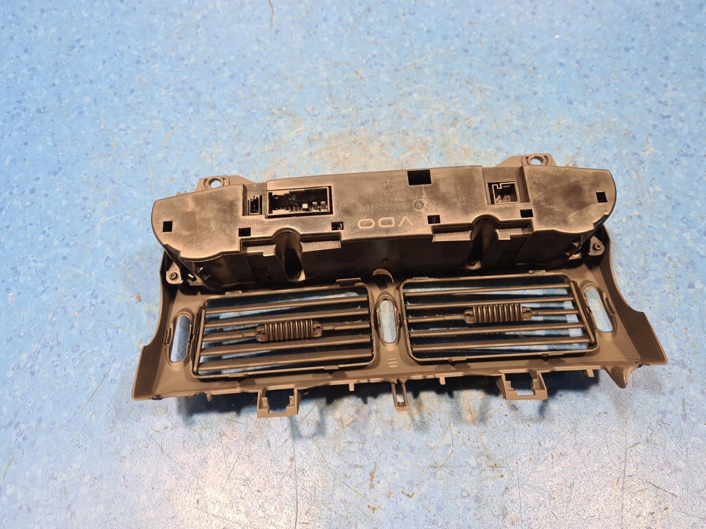 фото №7, Mercedes-benz w211 панель обдув 2118300385