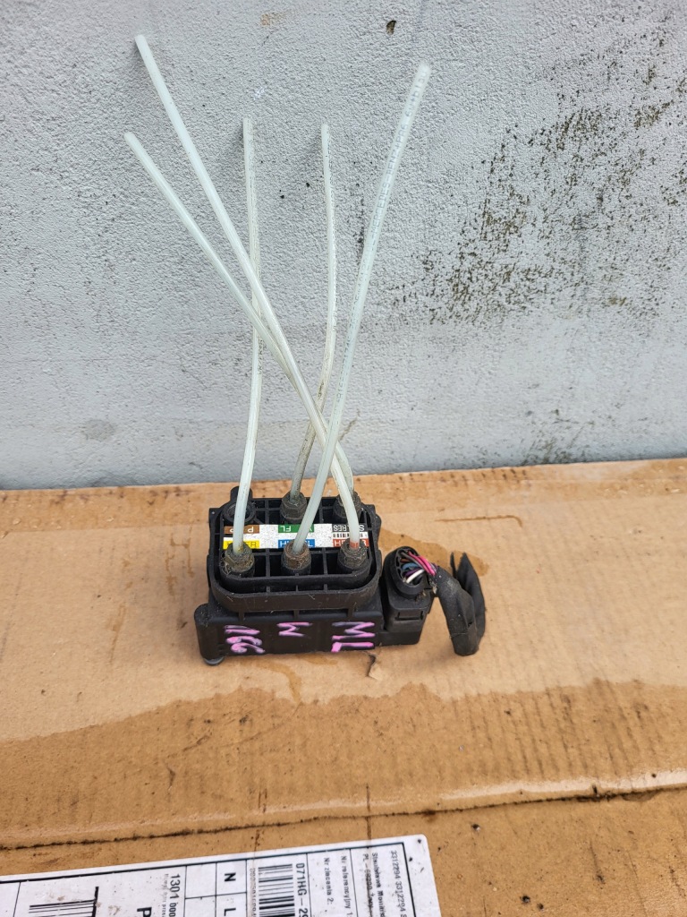 фото №1, Розподільник підвіска airmatic a2123200358 mercedes ml w166 w212 w216