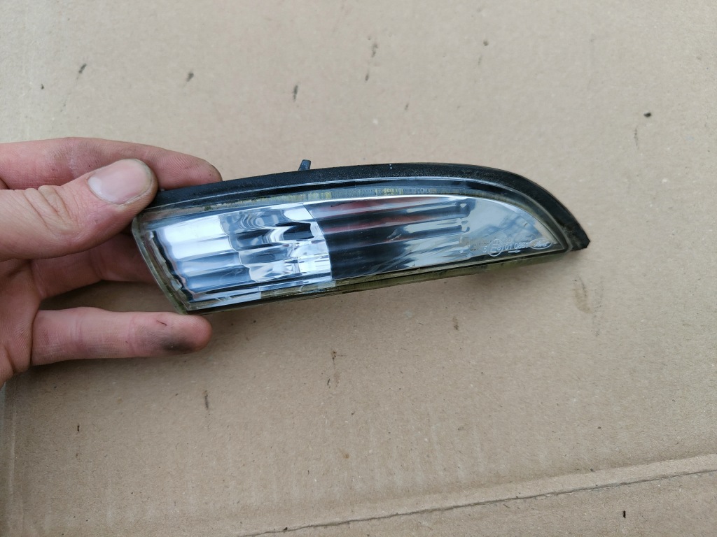 фото №1, Поворотник w зеркало правый do ford fiesta mk7 08-17 rok