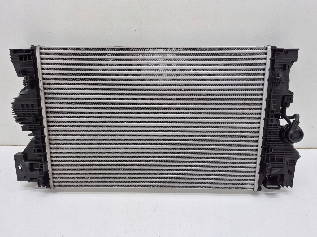 Купить Mercedes gla, glb a2475006200 радиатор интеркулер