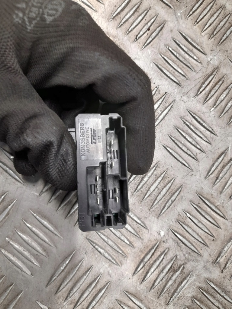 Tesla model s ag130652a з передній реле Недорого