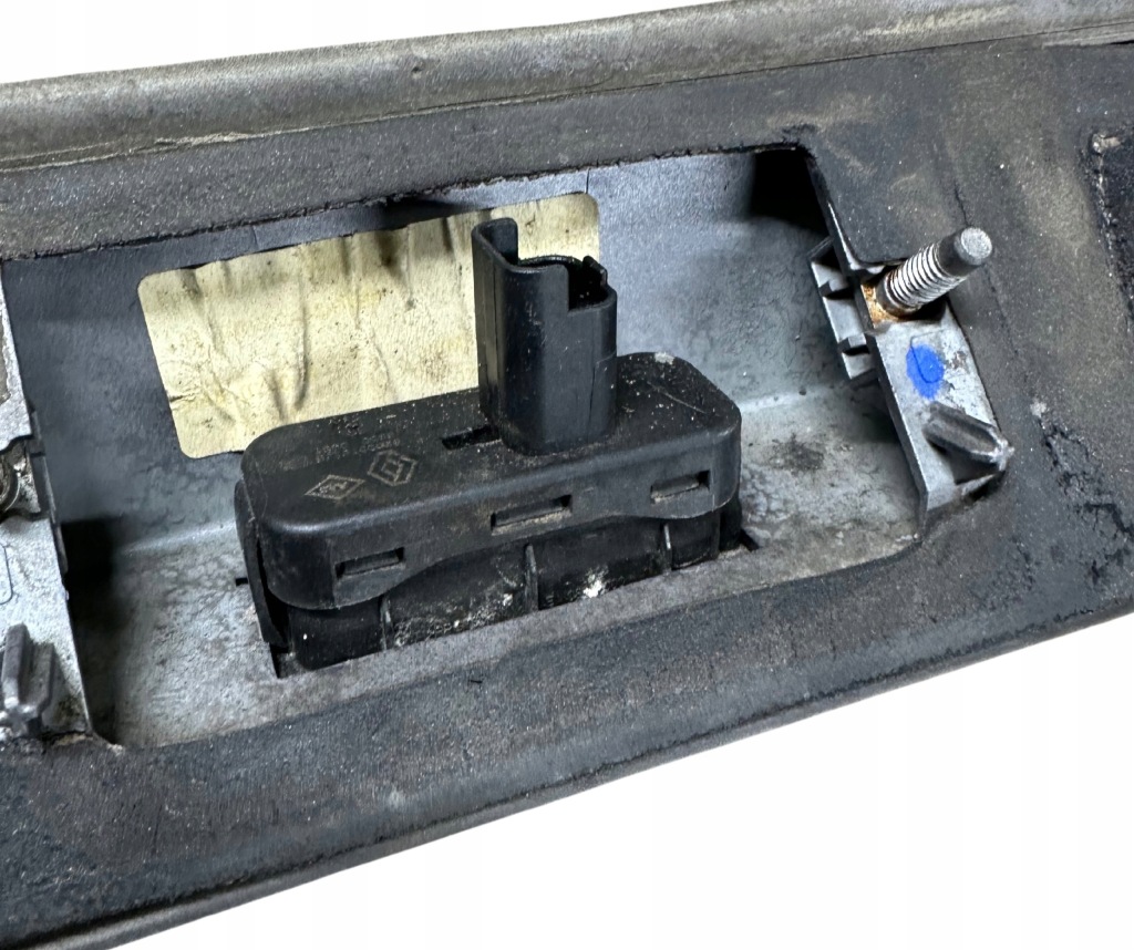 Renault fluence 09-14 накладка крышки задняя микровыключатель Киев