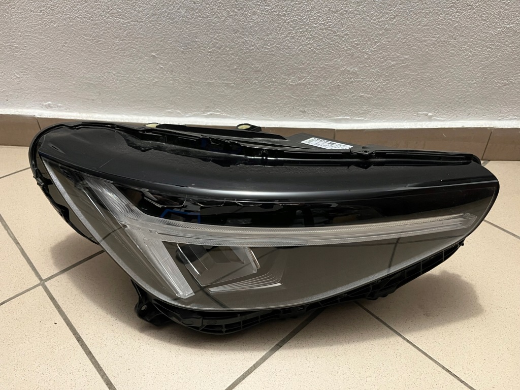 фото №1, Volvo xc40 xc-40 ii 2 lift full led лампа передня перед права