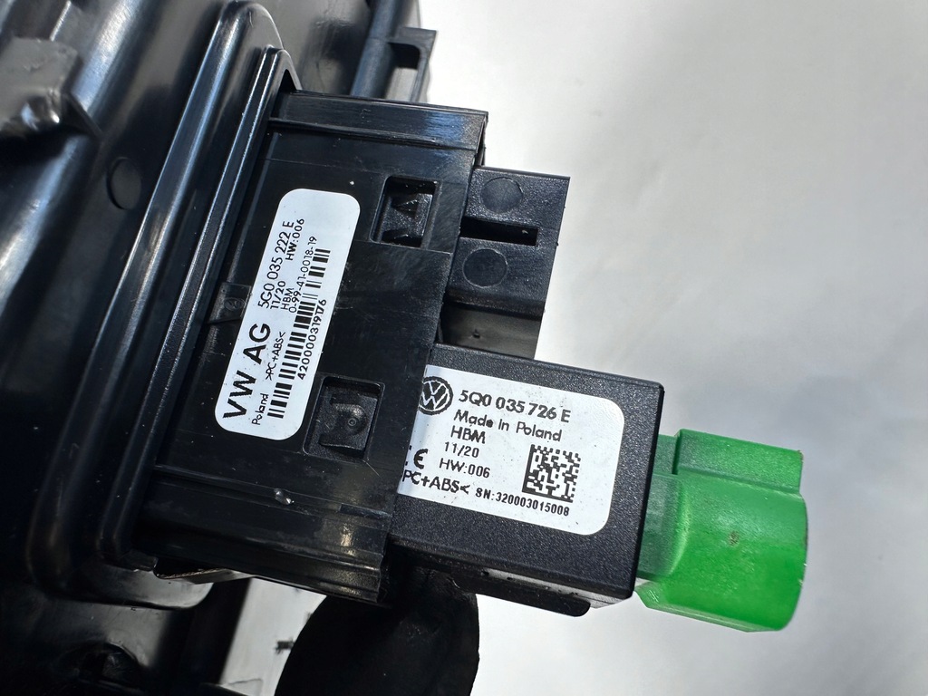 фото №5, Caddy 2k5 полка туннель панель usb port 2k5863284p 5q0035726e 5g0035222e