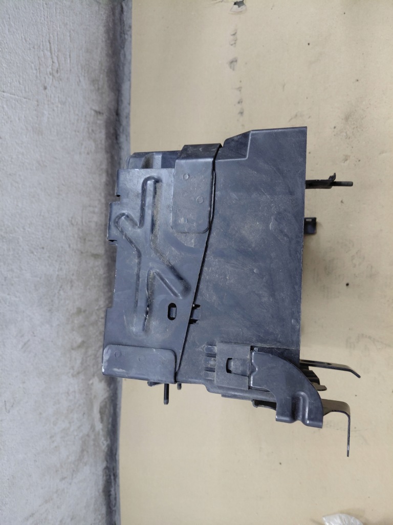 Opel astra j iv кронштейн основа корпус акумулятор 13354420 в Україні