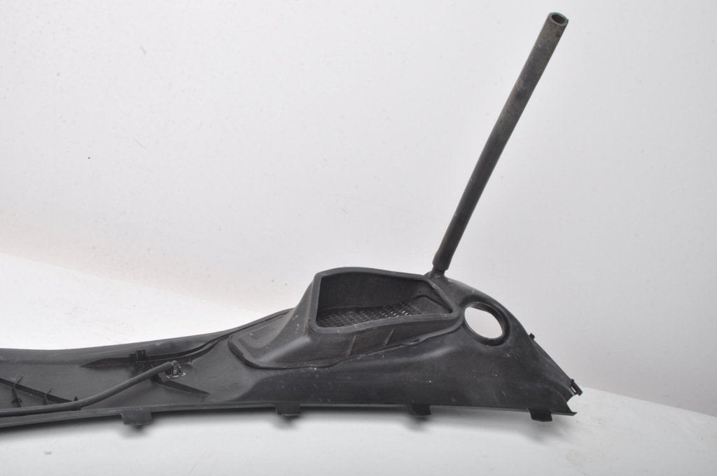 Aston martin db11 накладка жабо жабо hy53-02298-ab hy53-219000-ad с Разборки