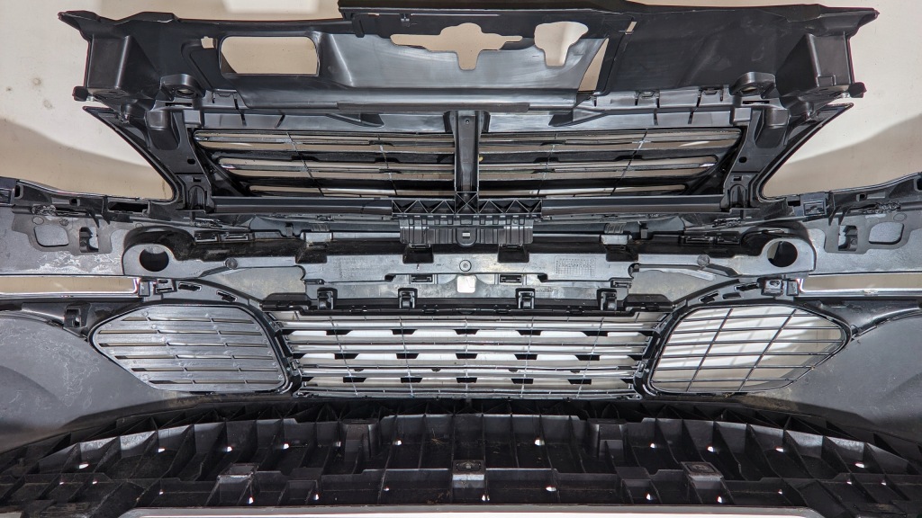 Бампер передній peugeot 308 t9 14-17 в Україні