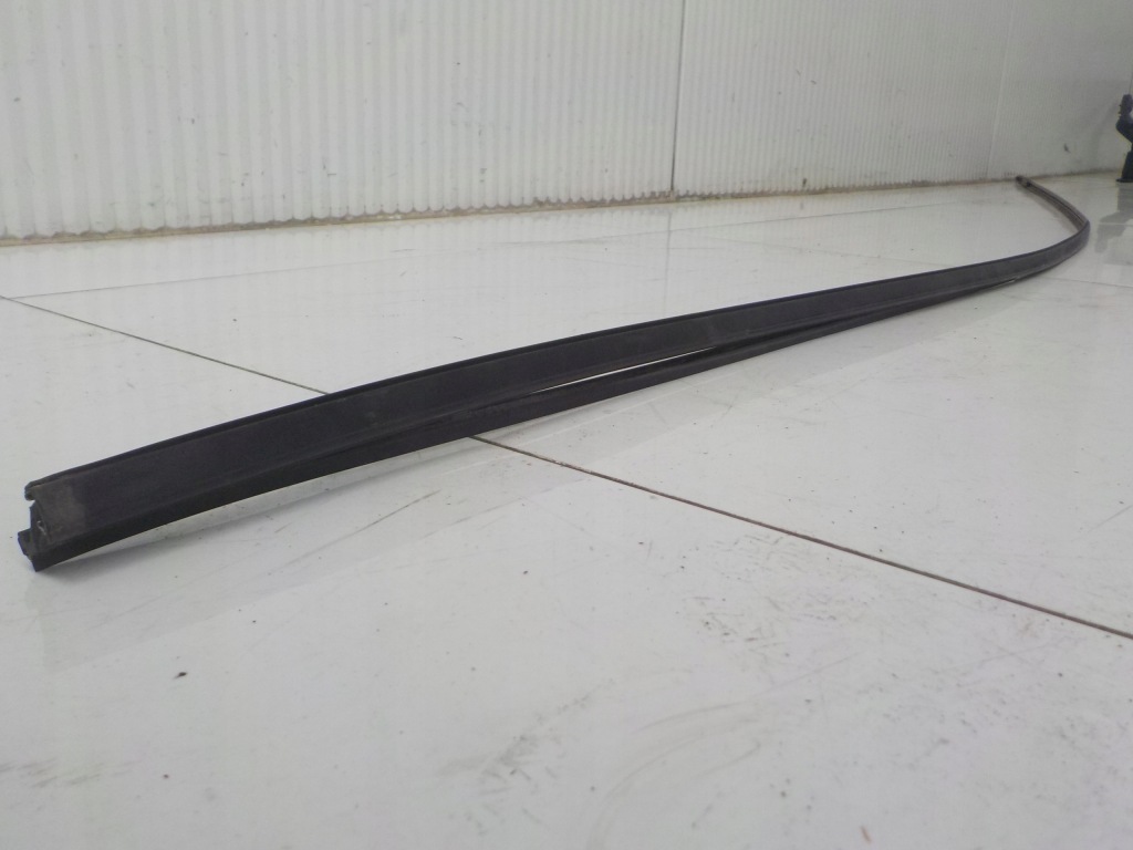 фото №1, Nissan leaf i молдинг кровельная правая крыша