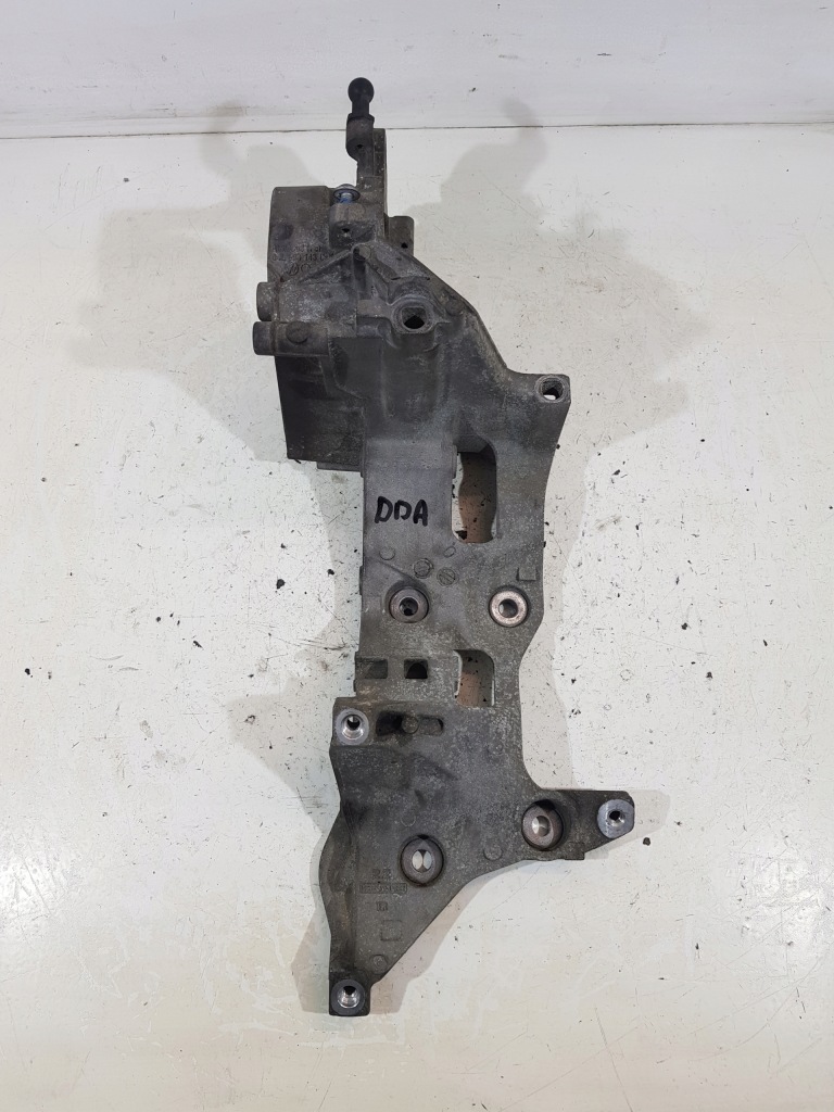 Кронштейн кронштейн генератора 04l903143d vw audi skoda a6 a4 2.0 tdi Киев