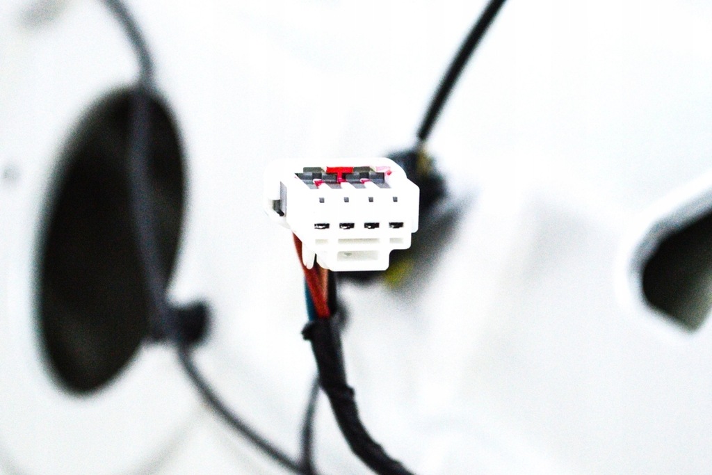 фото №9, Kia carens un задняя крышка багажника багажника 737001d040 2008 7s fine silver