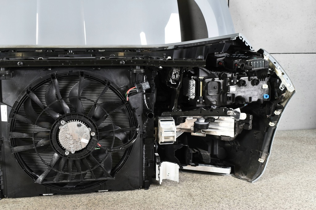 фото №14, Bmw i7 7 g70 капот бампер крыло pas радиатор лампы led m-pakiet c4p