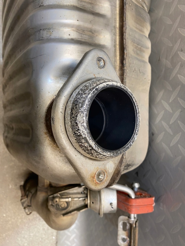 фото №9, Гасник вихлоп кришка клапан aston martin db9 5.9 6.0 v12