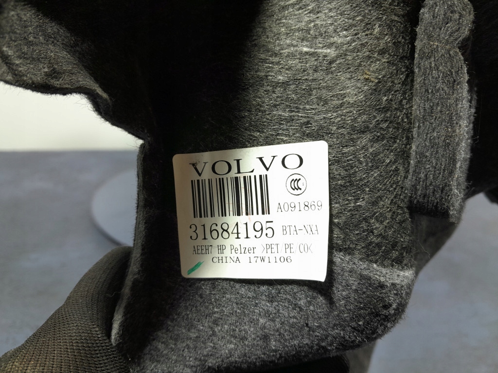 фото №6, Volvo s90 ii long оббивка обшивка багажника правий 31684195